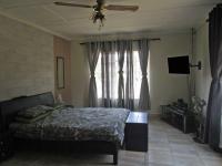 Main Bedroom - 27 square meters of property in De Deur Estates