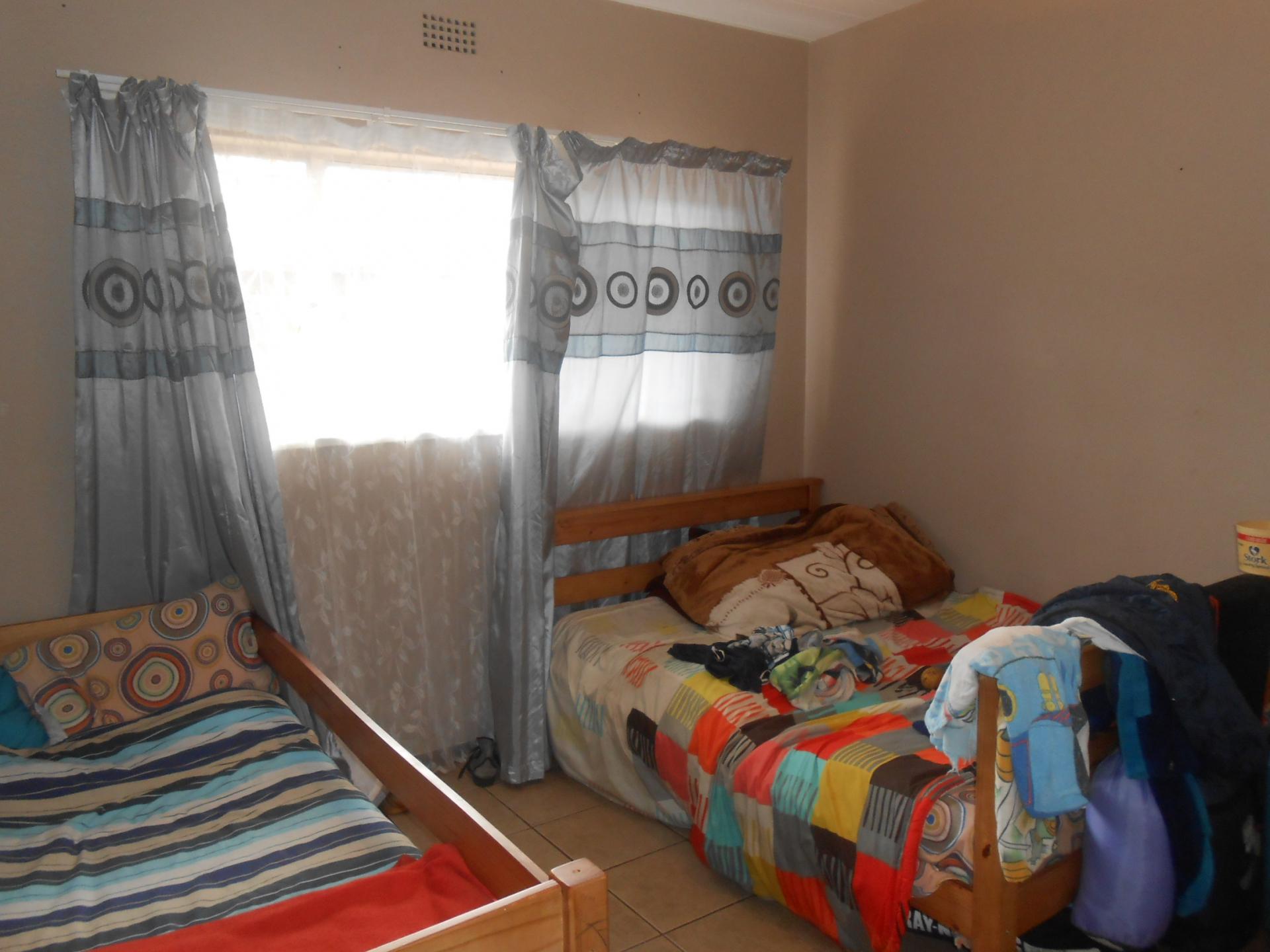 Bed Room 1 - 13 square meters of property in Berton Park