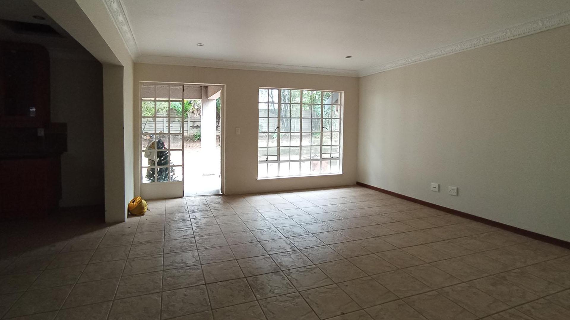 Lounges - 31 square meters of property in Vorna Valley