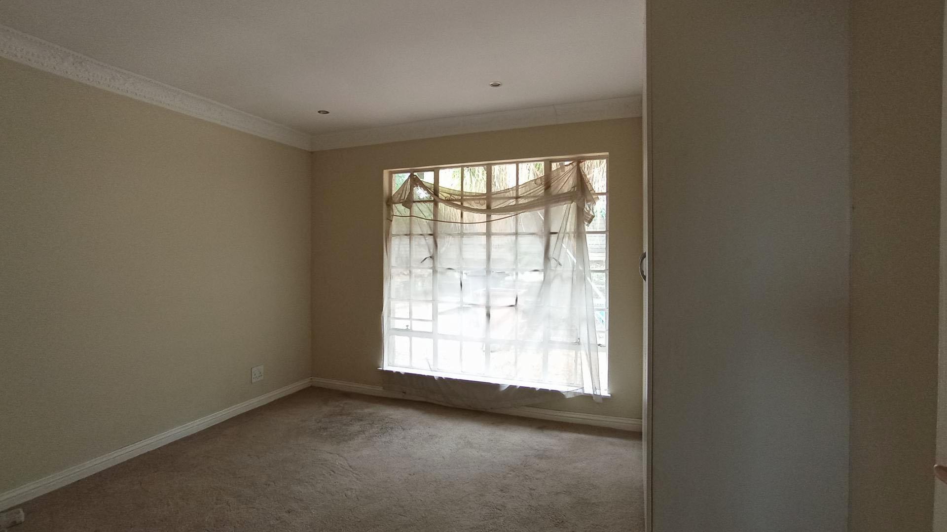 Bed Room 2 - 15 square meters of property in Vorna Valley