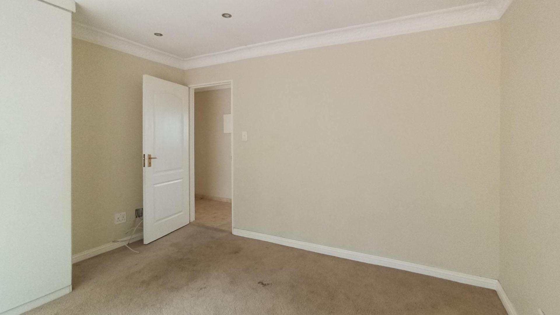 Bed Room 2 - 15 square meters of property in Vorna Valley