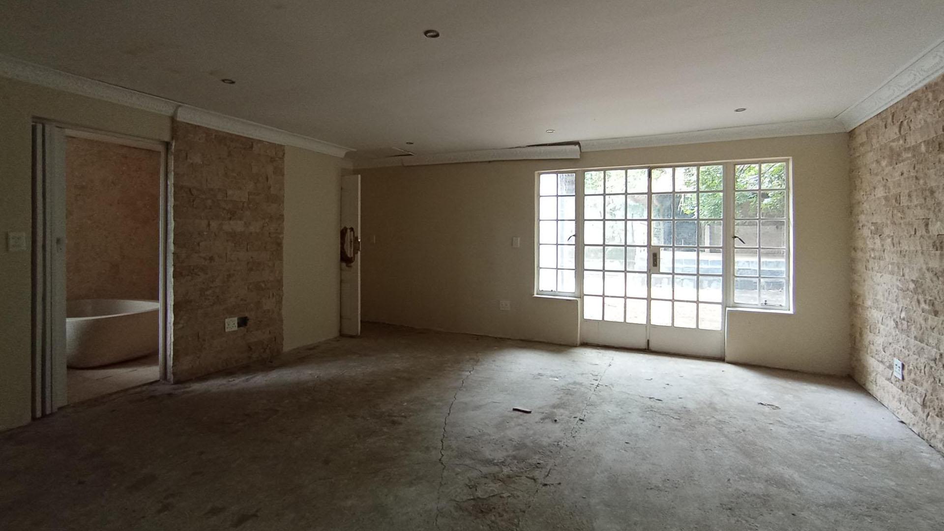 Main Bedroom - 38 square meters of property in Vorna Valley