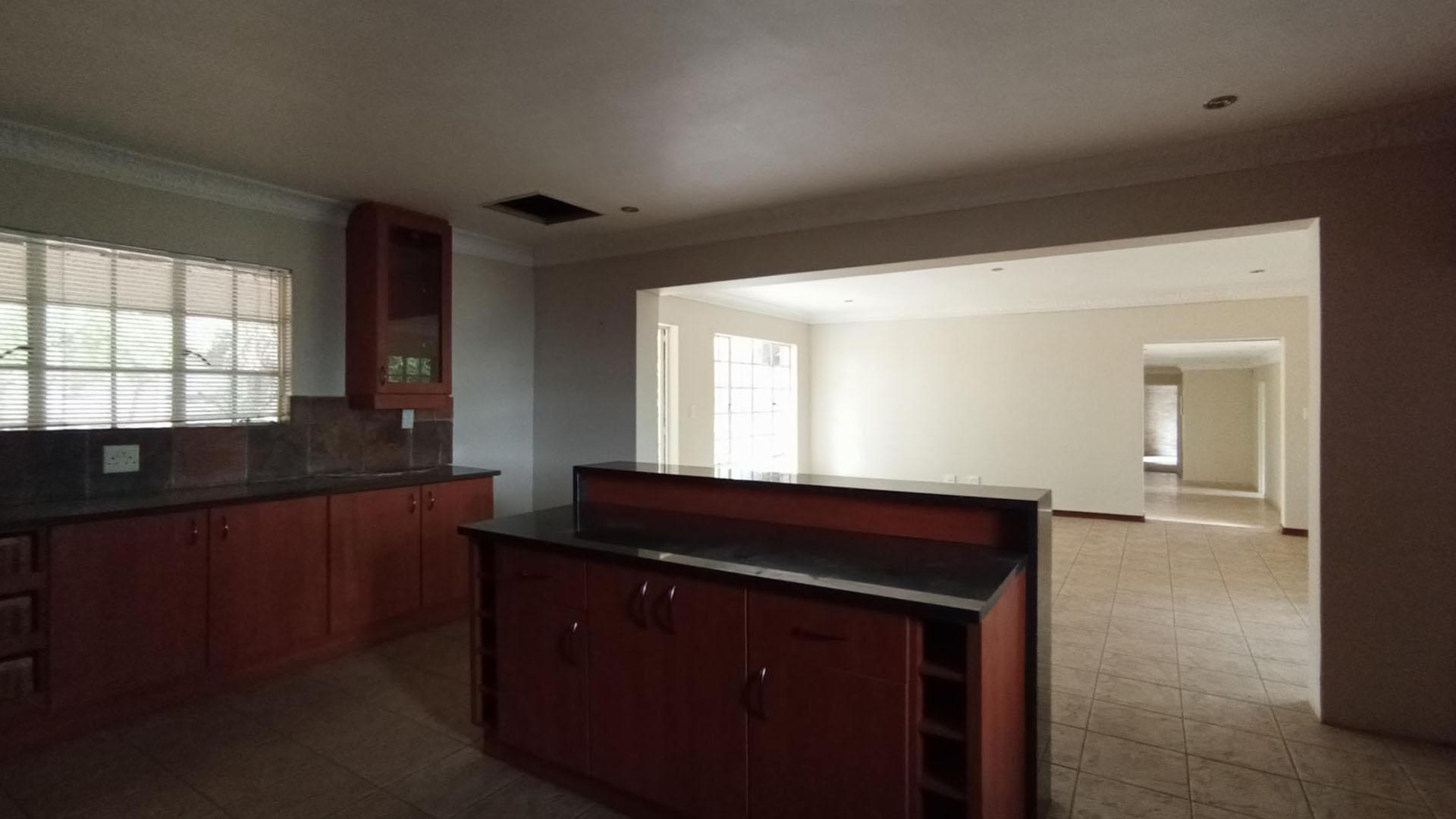 Kitchen - 31 square meters of property in Vorna Valley