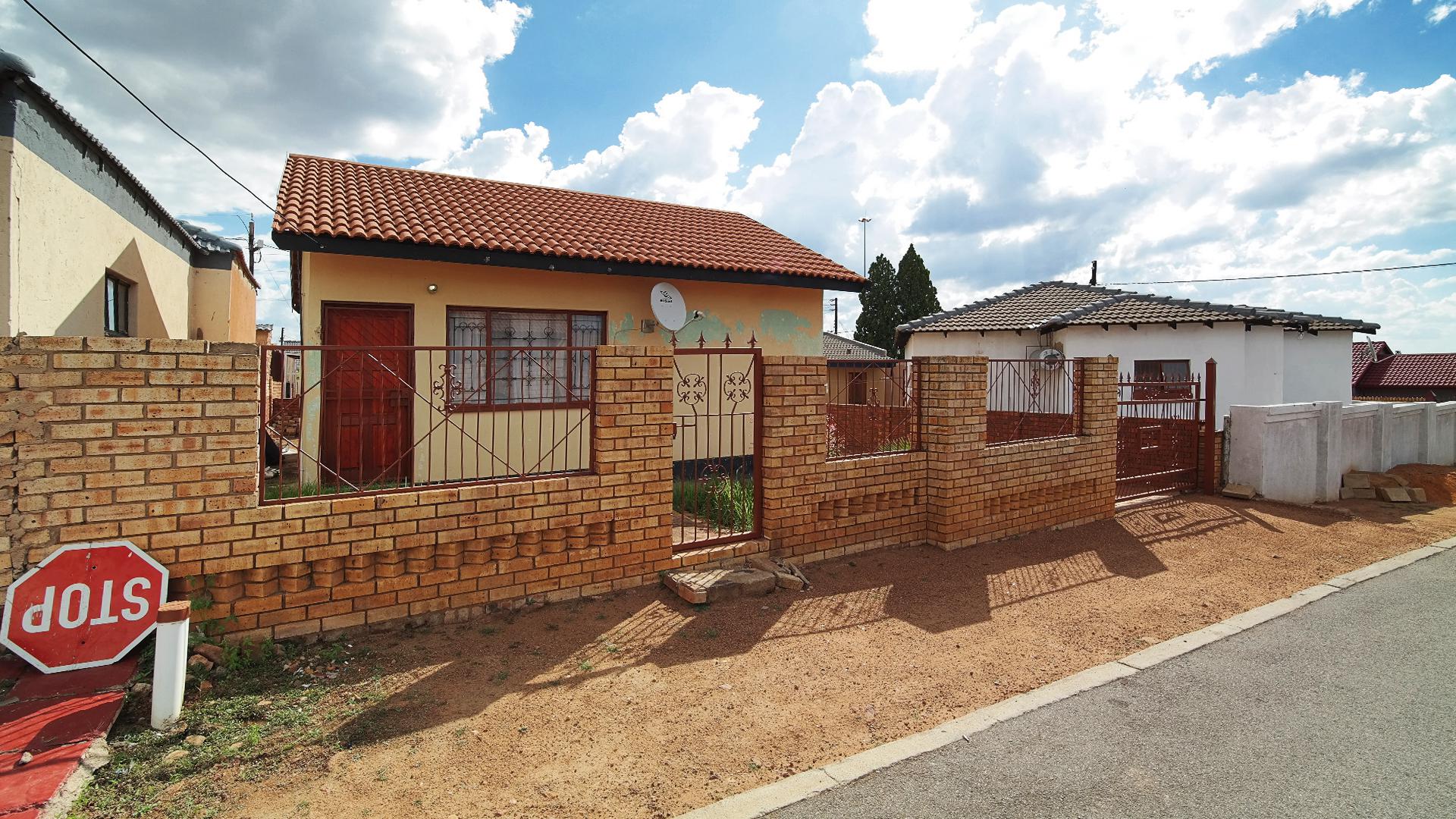 Standard Bank EasySell 2 Bedroom House for Sale in Mabopane MR173260