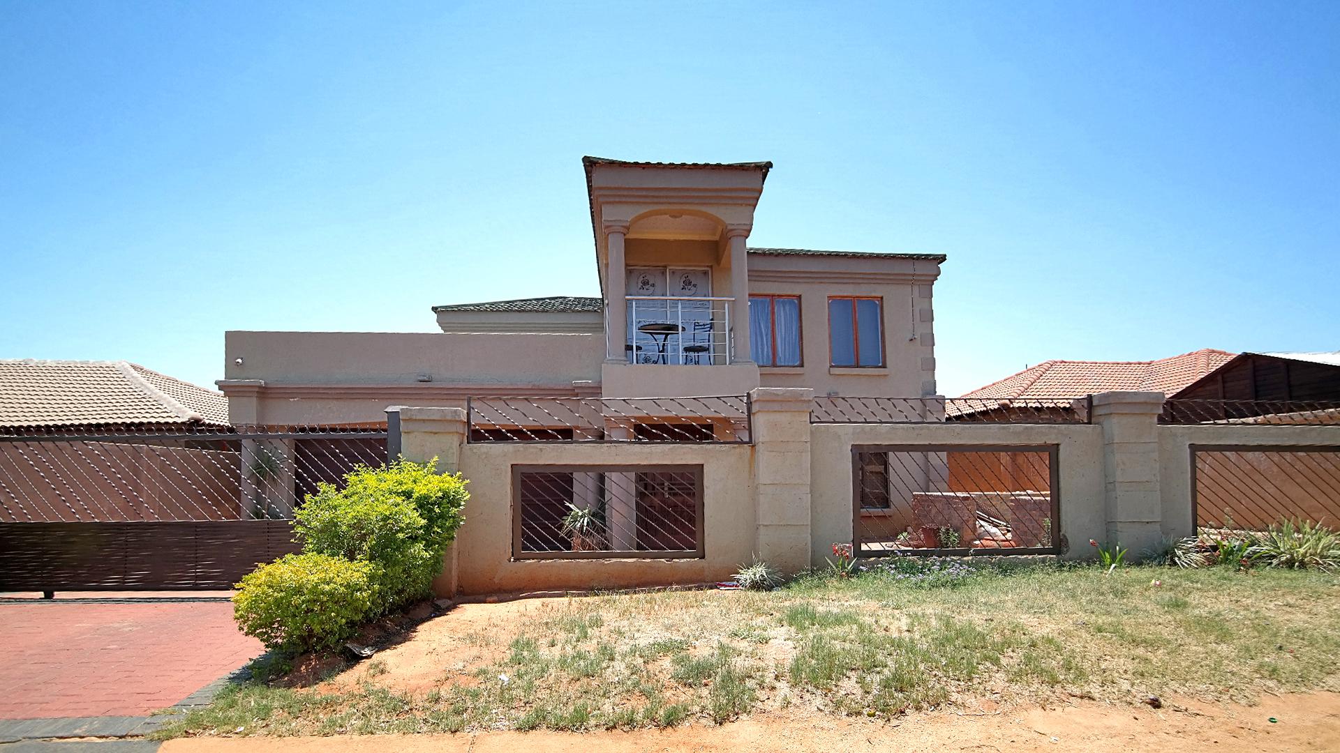 Front View of property in The Orchards