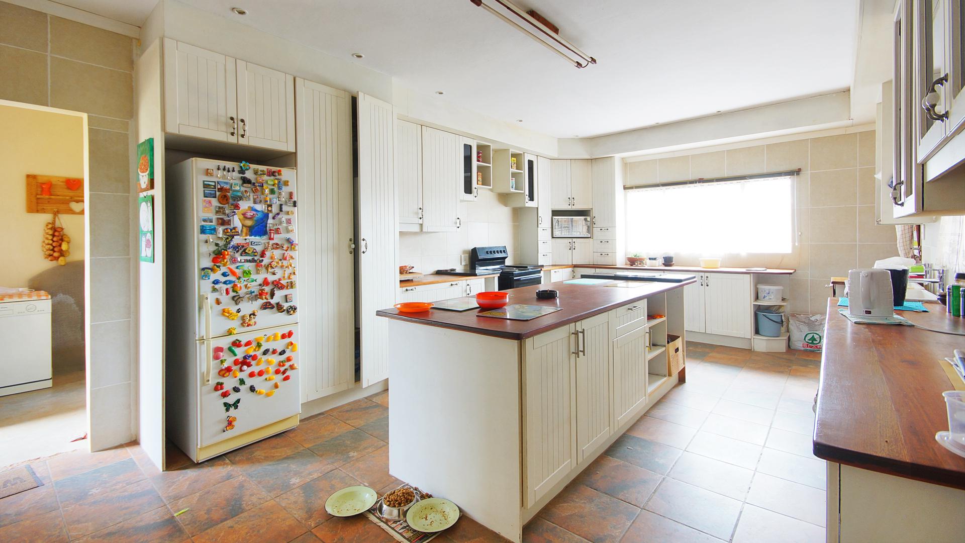 Kitchen - 40 square meters of property in Rustenburg