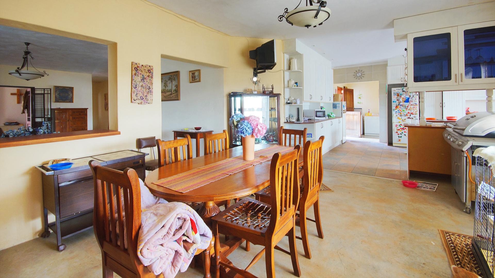 Dining Room - 27 square meters of property in Rustenburg