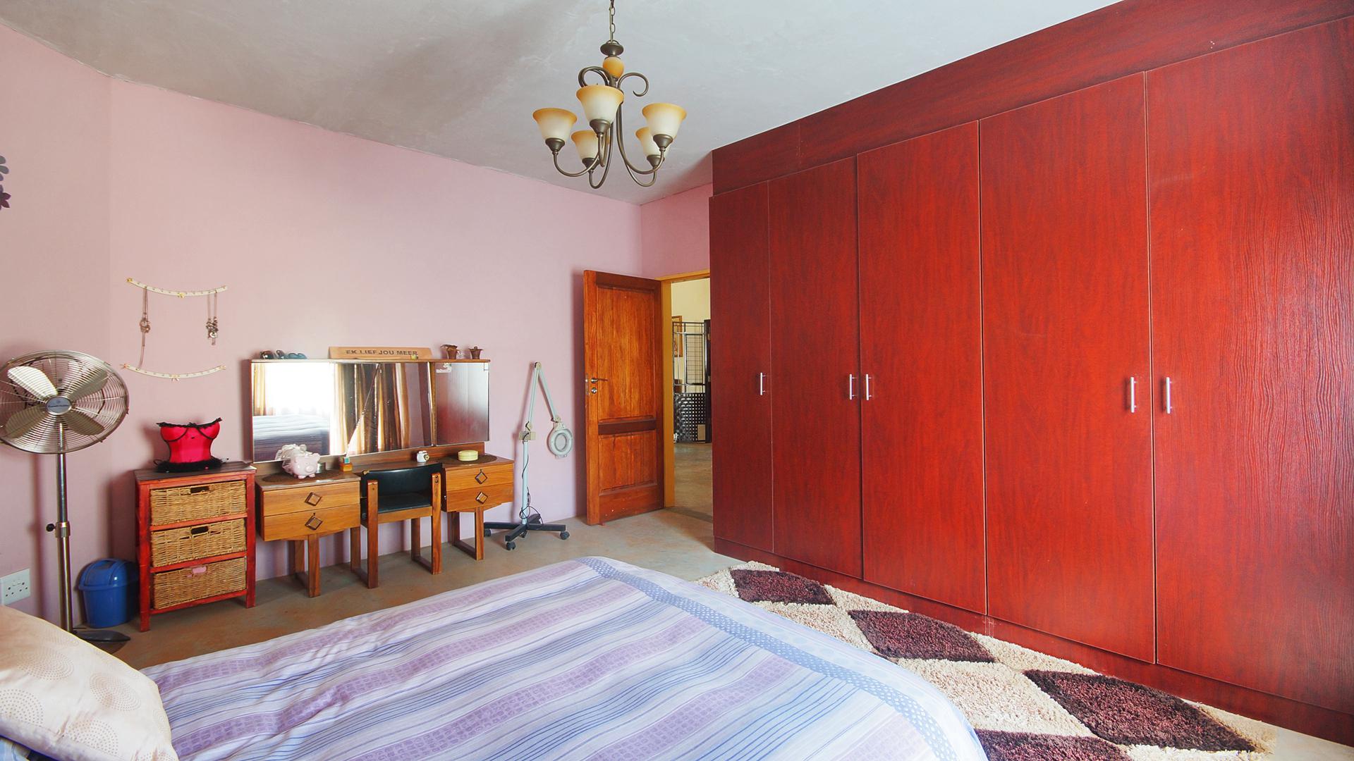 Bed Room 1 - 30 square meters of property in Rustenburg