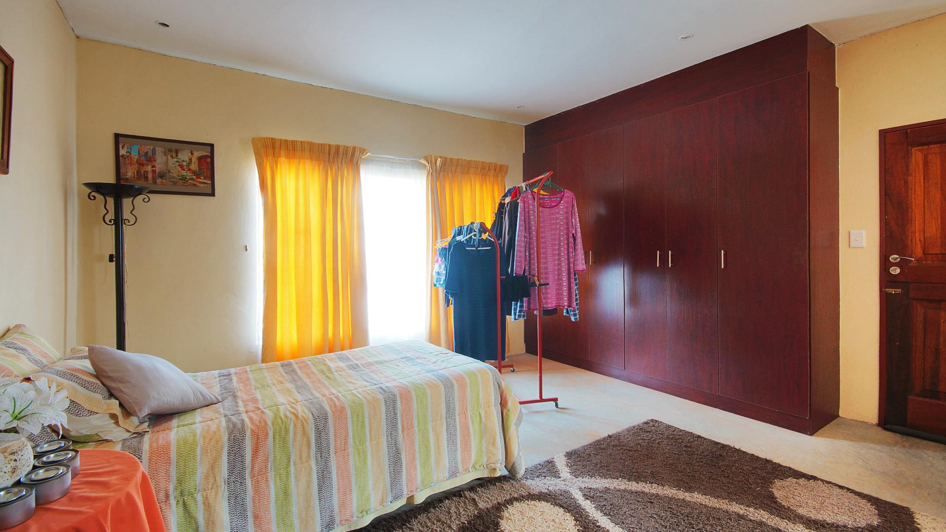 Bed Room 2 - 44 square meters of property in Rustenburg