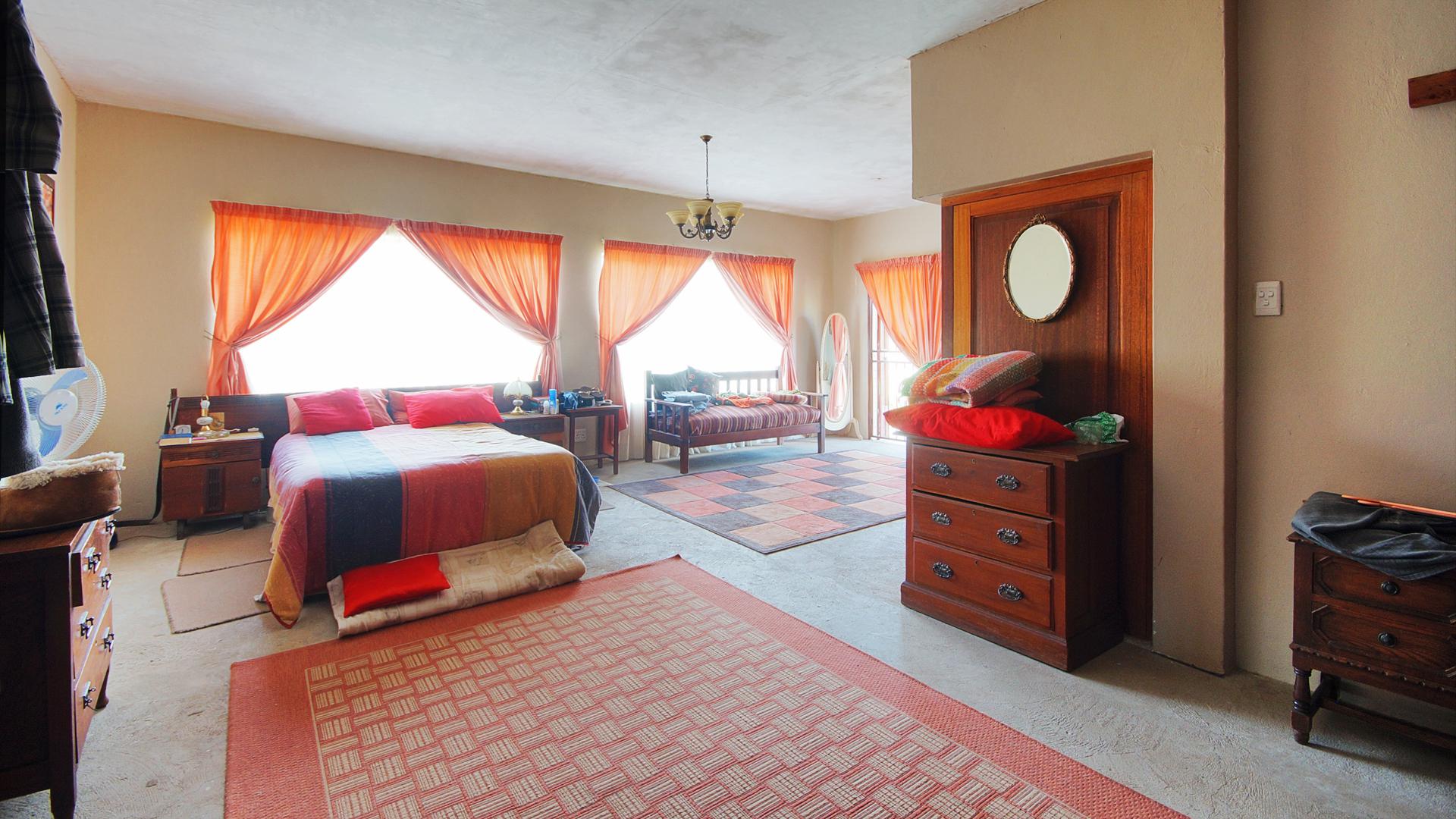 Main Bedroom - 59 square meters of property in Rustenburg