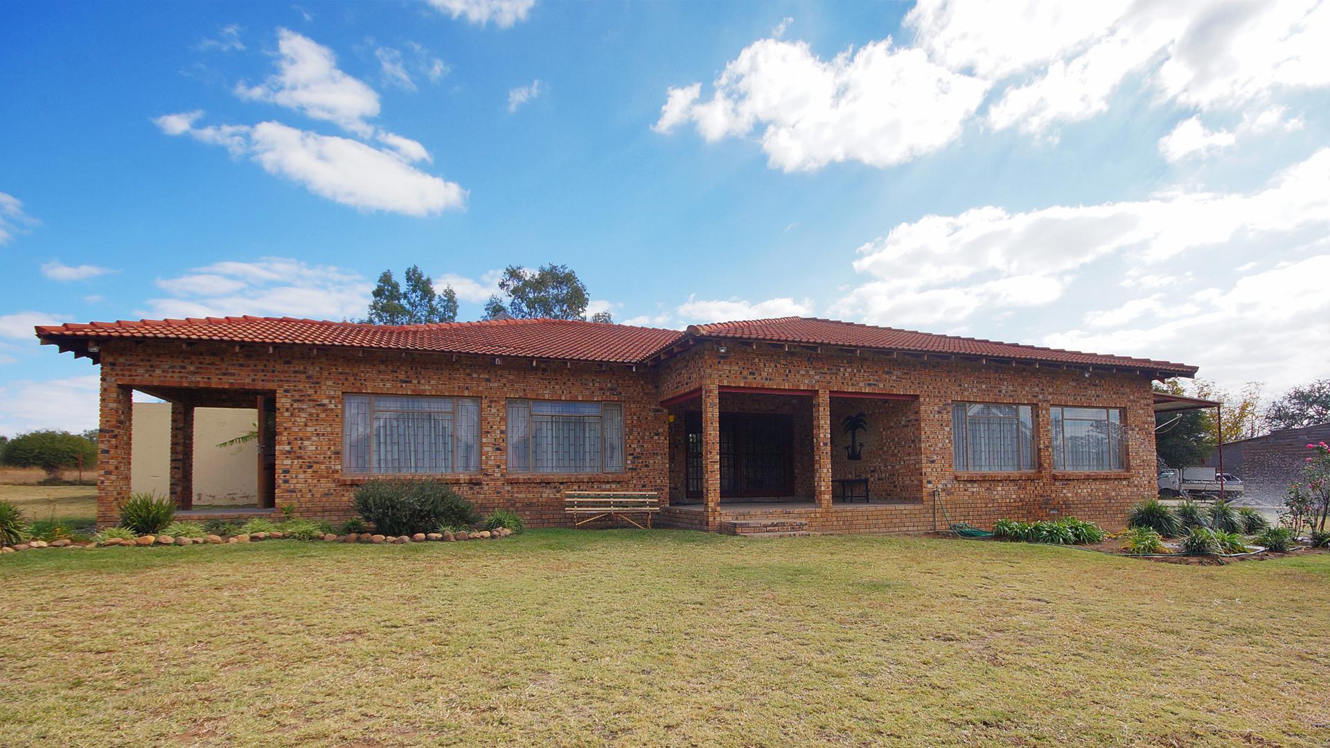 Front View of property in Rustenburg