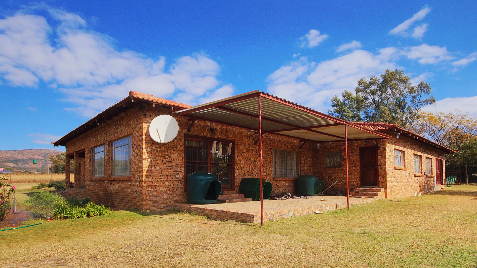 Front View of property in Rustenburg
