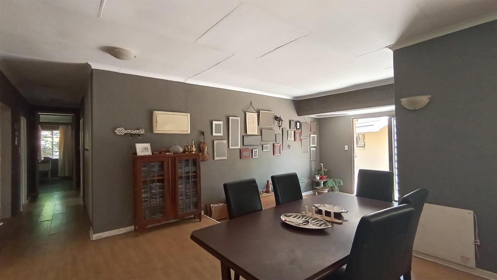 Dining Room - 16 square meters of property in Vaalpark