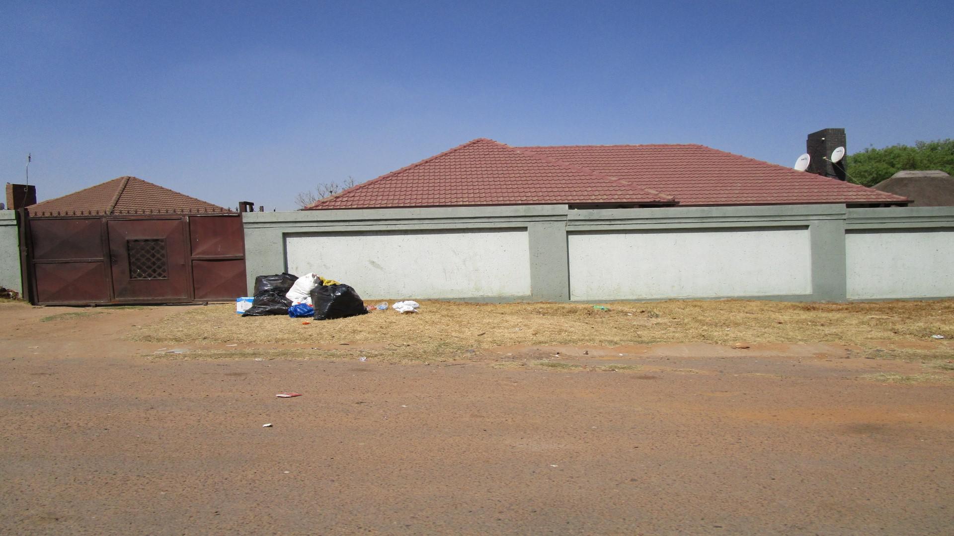 Front View of property in Emalahleni (Witbank) 