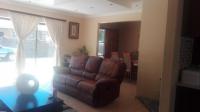 Lounges - 46 square meters of property in Noordhoek (Bloemfontein)