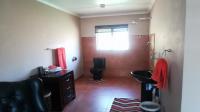 Main Bathroom - 12 square meters of property in Noordhoek (Bloemfontein)