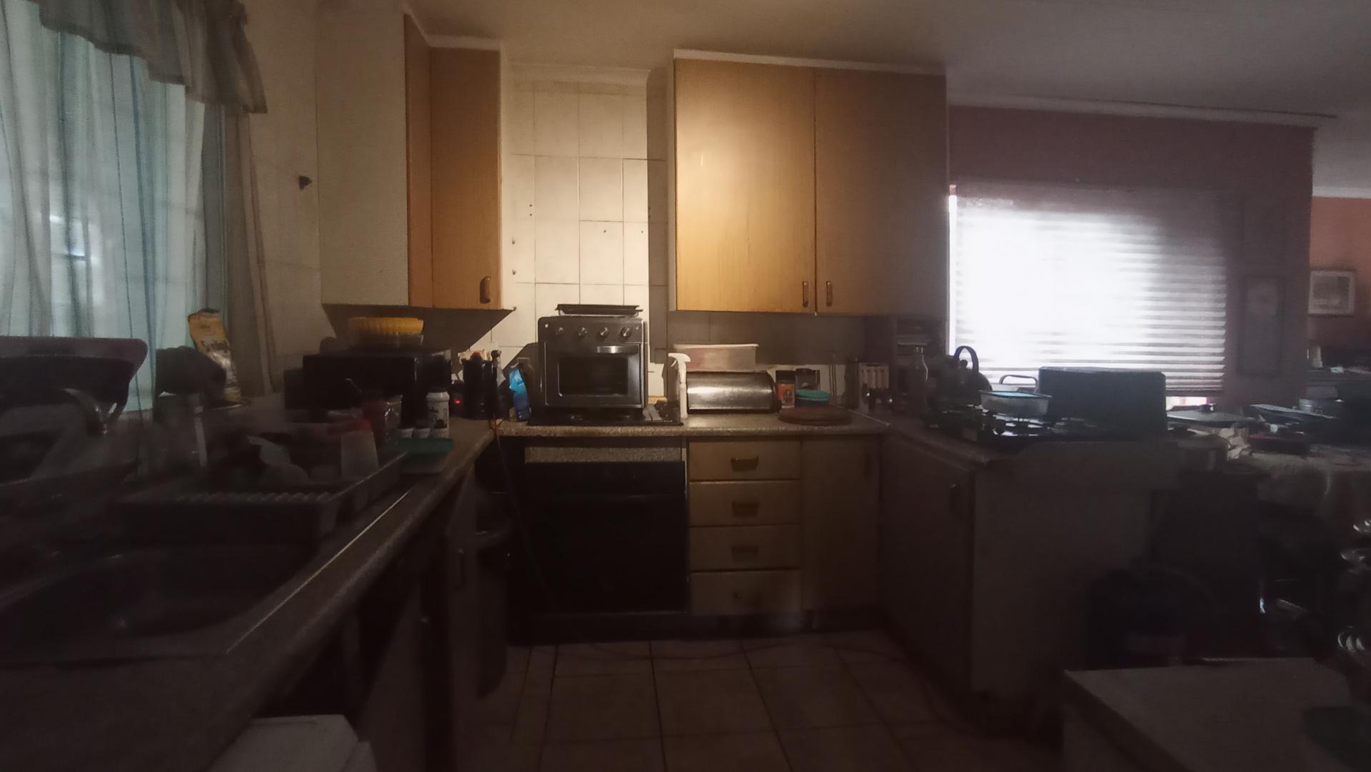 Kitchen - 8 square meters of property in Hesteapark