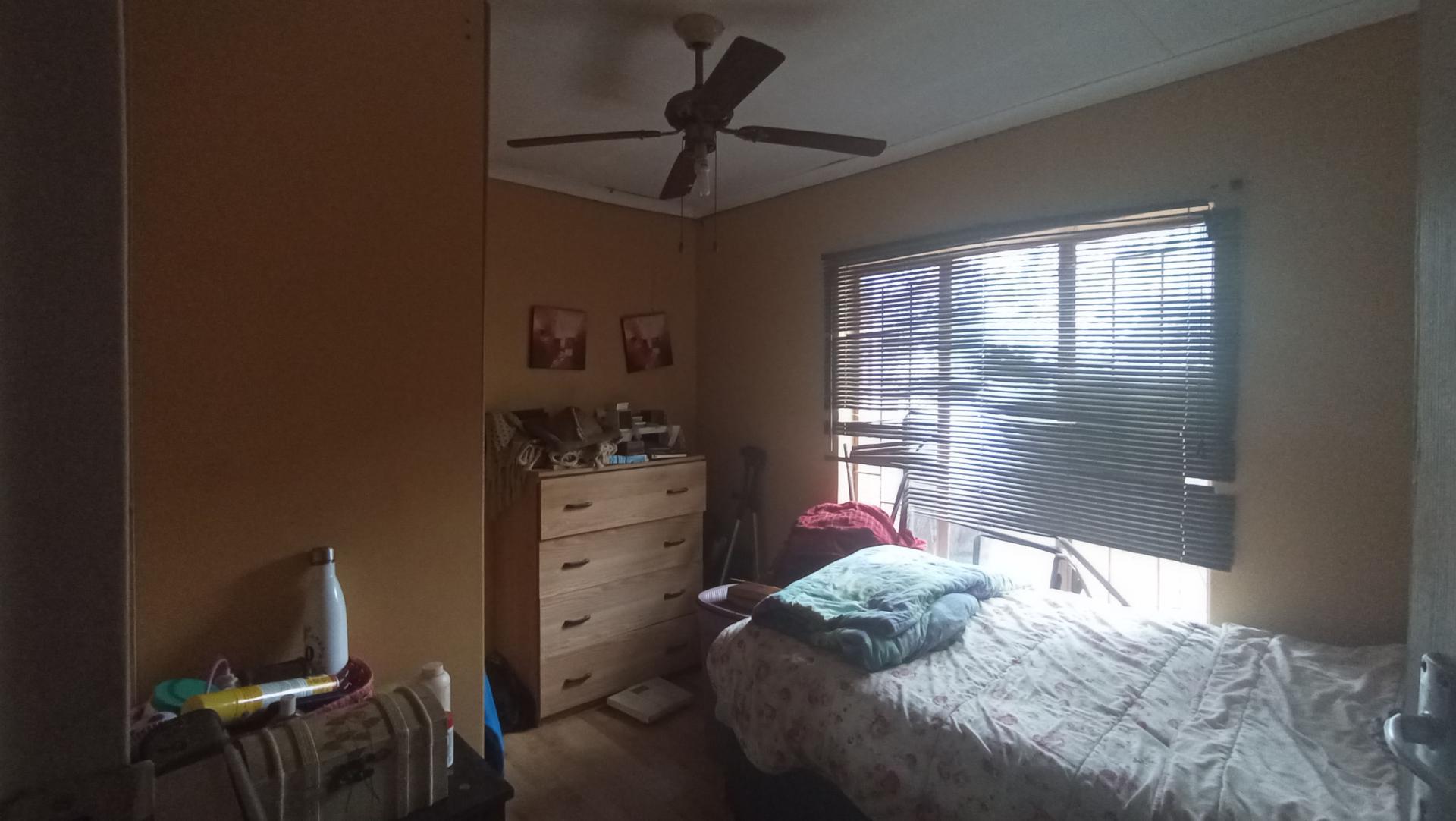Bed Room 1 - 9 square meters of property in Hesteapark