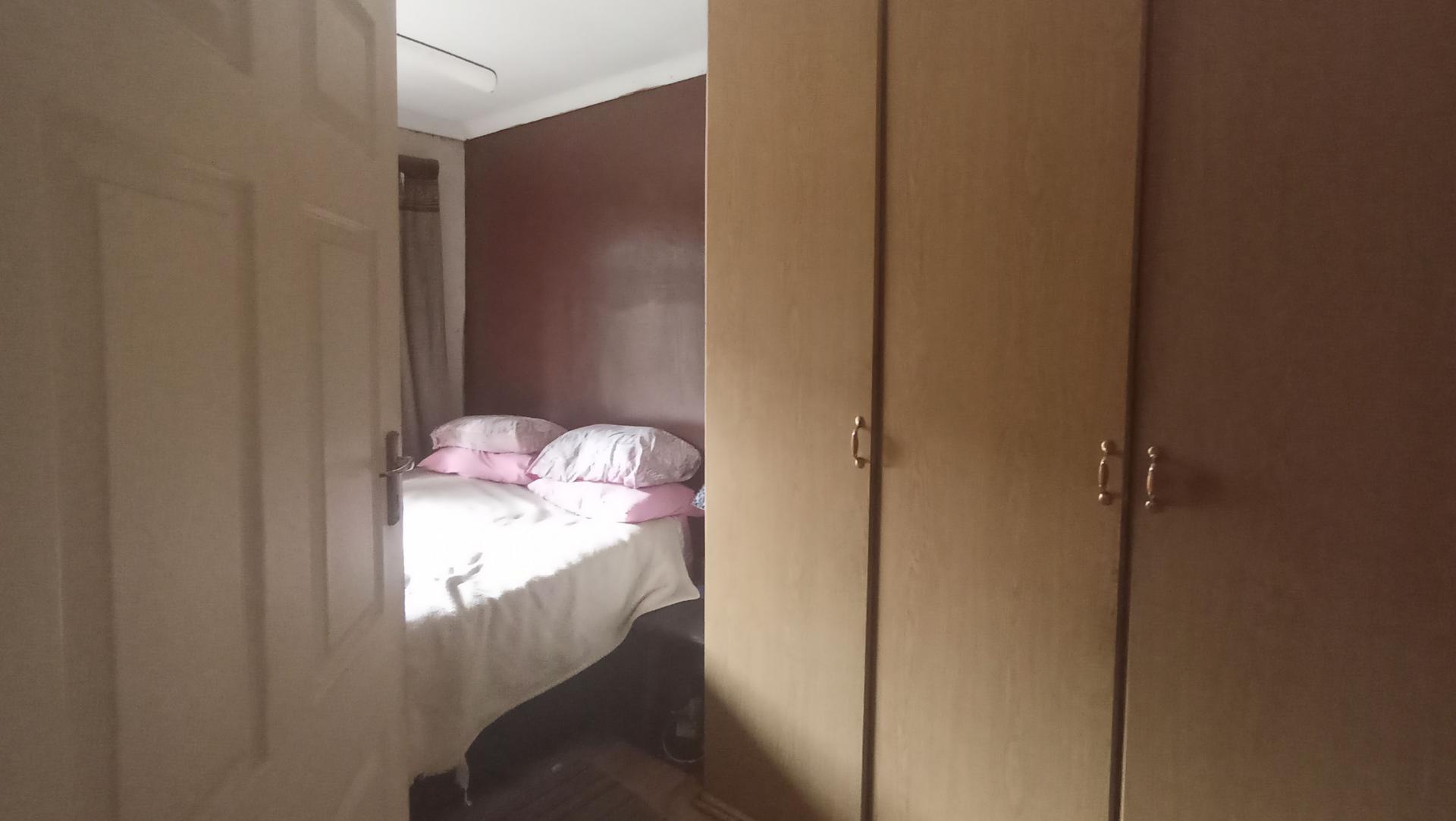 Main Bedroom - 13 square meters of property in Hesteapark