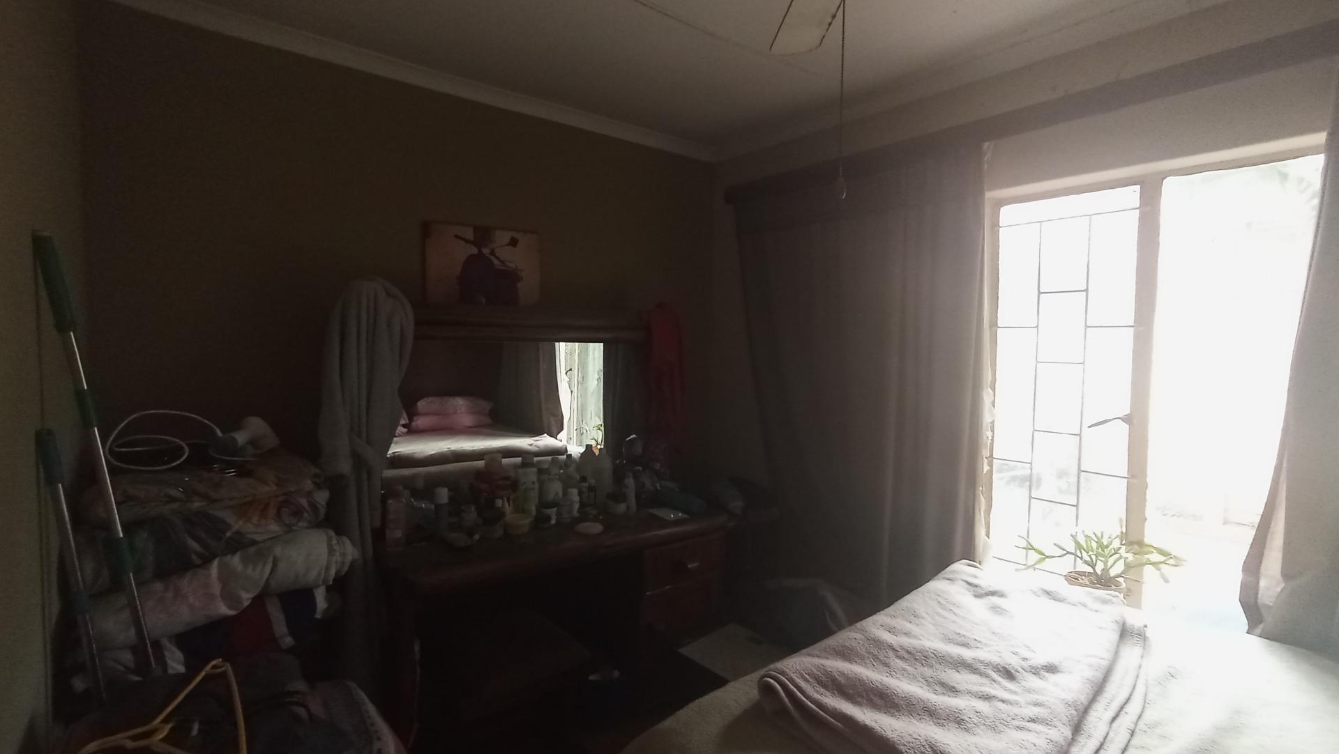Main Bedroom - 13 square meters of property in Hesteapark