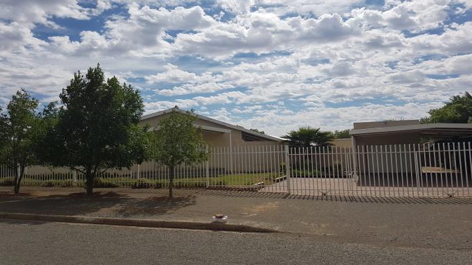 3 Bedroom House for Sale For Sale in De Aar - Private Sale - MR174053
