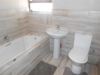 Bathroom 2 - 3 square meters of property in Rhodesfield