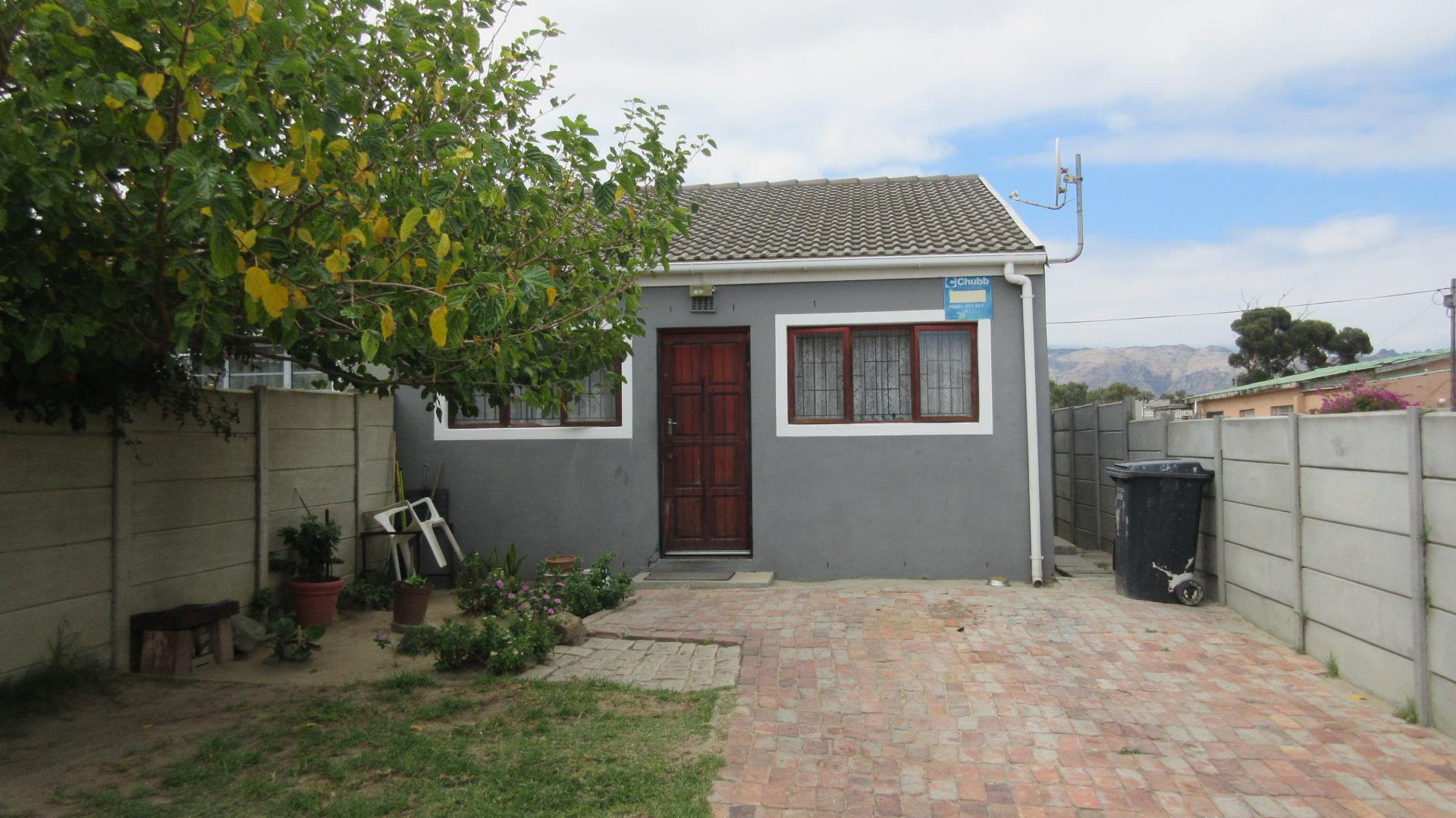 Front View of property in Strand