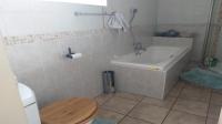 Main Bathroom - 8 square meters of property in Lakefield