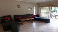 Lounges - 72 square meters of property in Lakefield