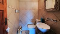 Guest Toilet - 2 square meters of property in Hartbeespoort