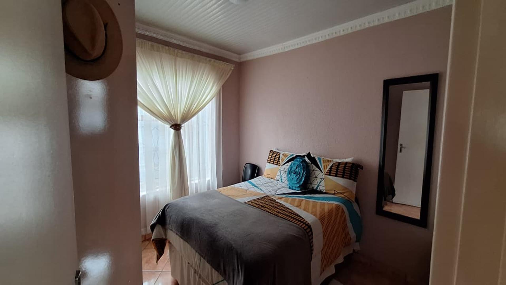 Bed Room 2 - 12 square meters of property in Payneville