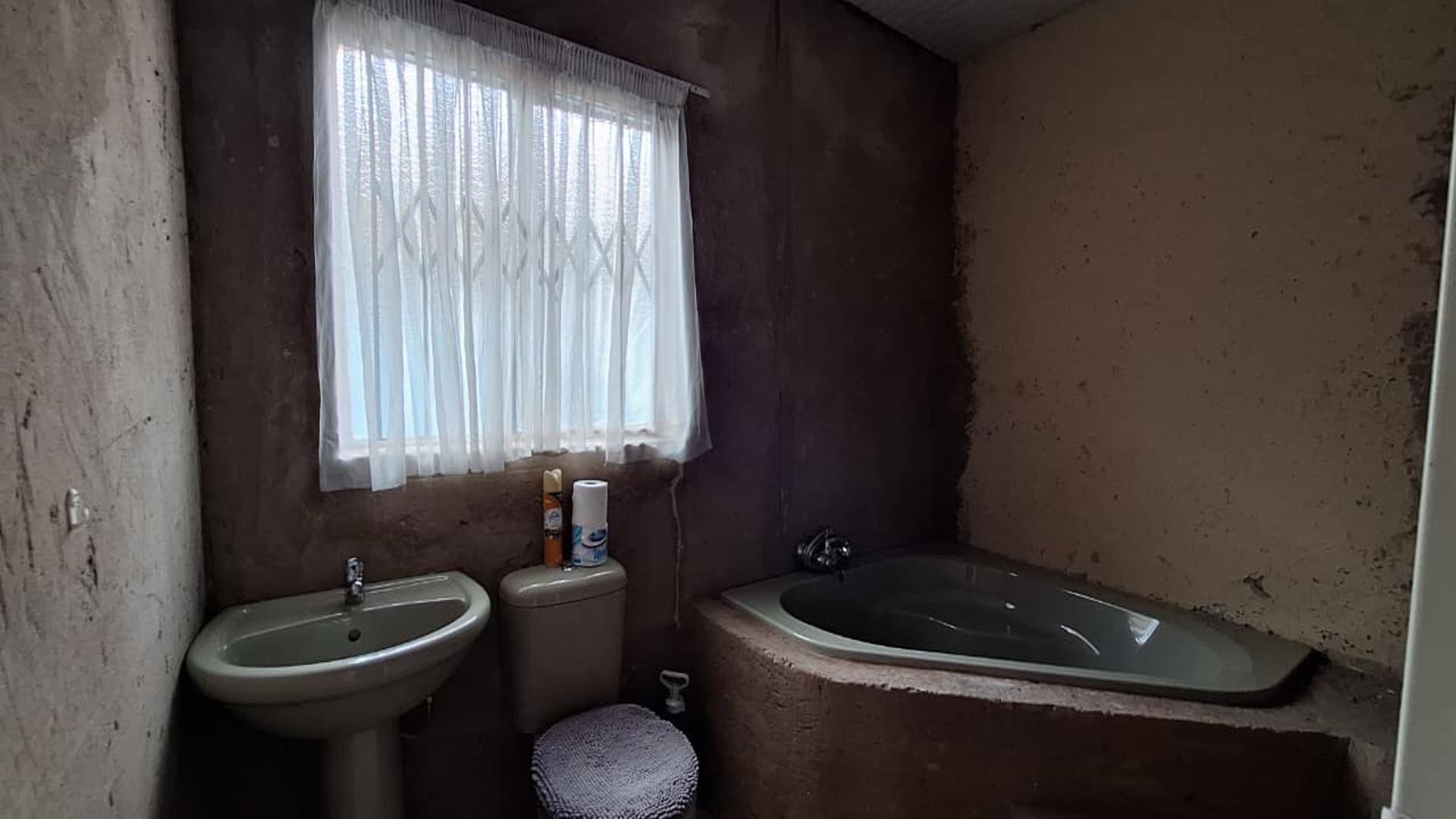 Main Bathroom of property in Payneville