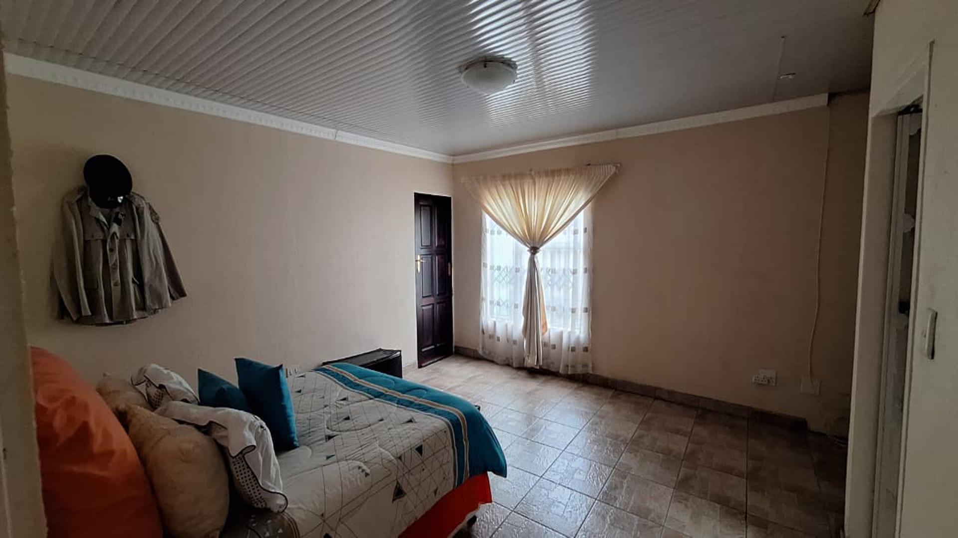Main Bedroom - 32 square meters of property in Payneville