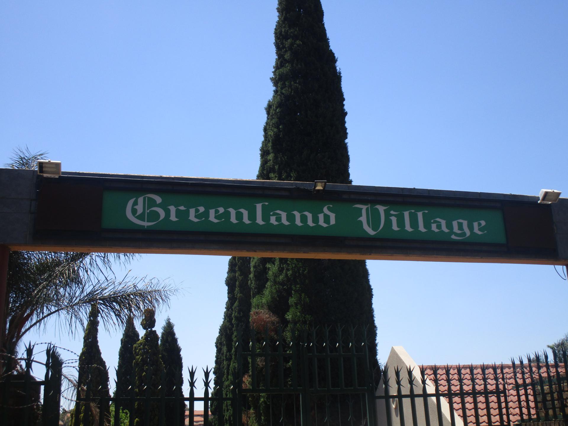 Front View of property in Glen Marais