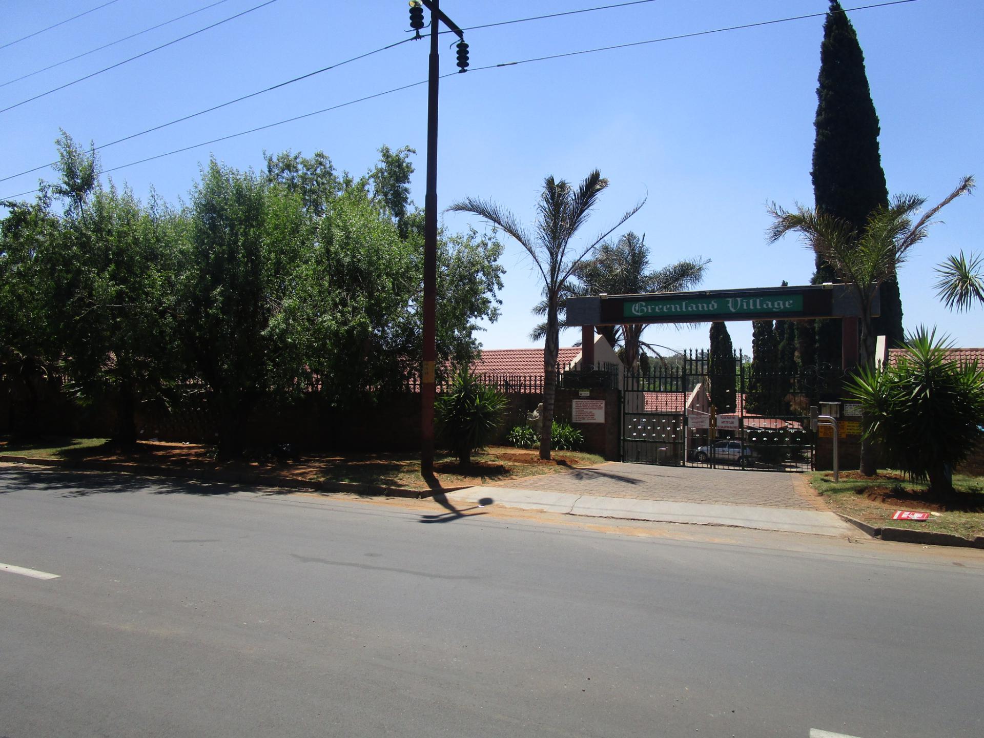 Front View of property in Glenmarais (Glen Marais)