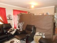 Lounges - 28 square meters of property in Glenmarais (Glen Marais)