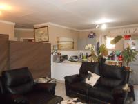 Lounges - 28 square meters of property in Glenmarais (Glen Marais)