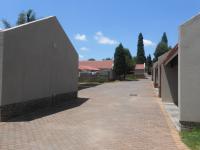 Front View of property in Glen Marais