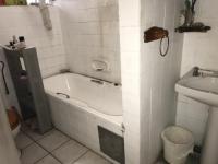 Bathroom 1 - 5 square meters of property in Glen Marais
