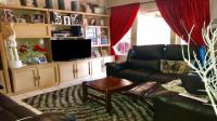 Lounges - 28 square meters of property in Glen Marais