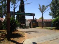 Front View of property in Glen Marais
