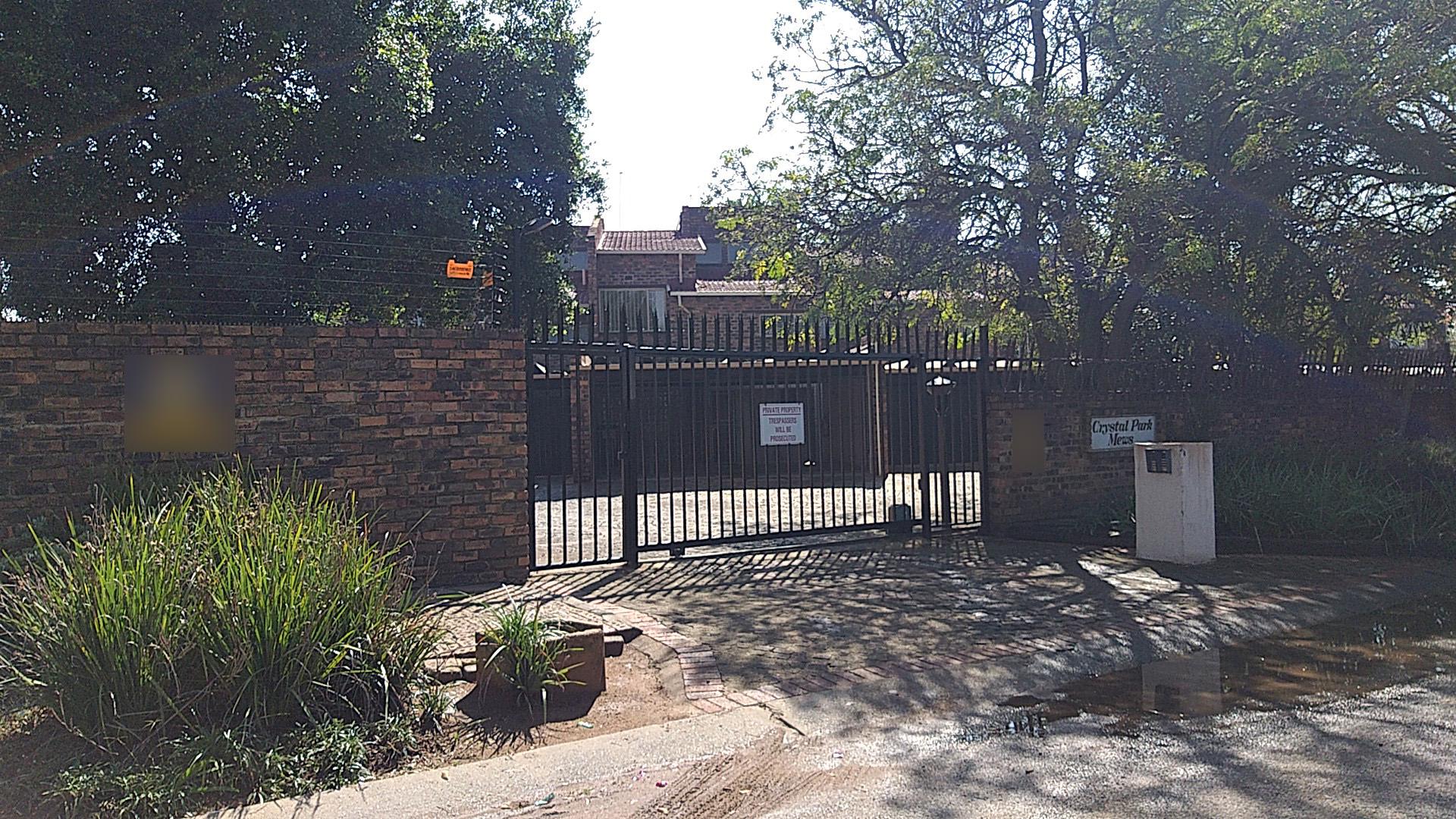 Front View of property in Crystal Park