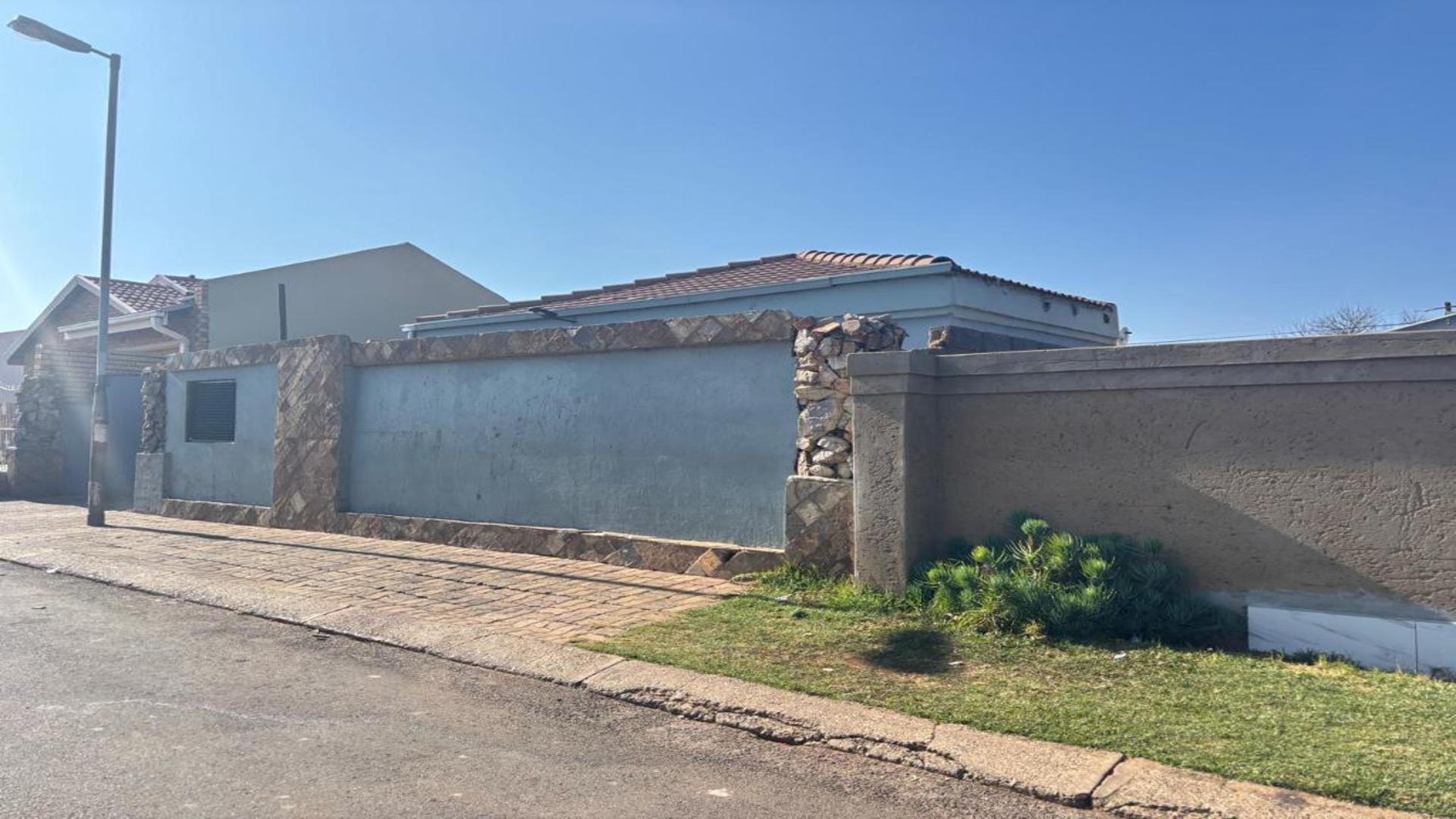 Front View of property in Soweto