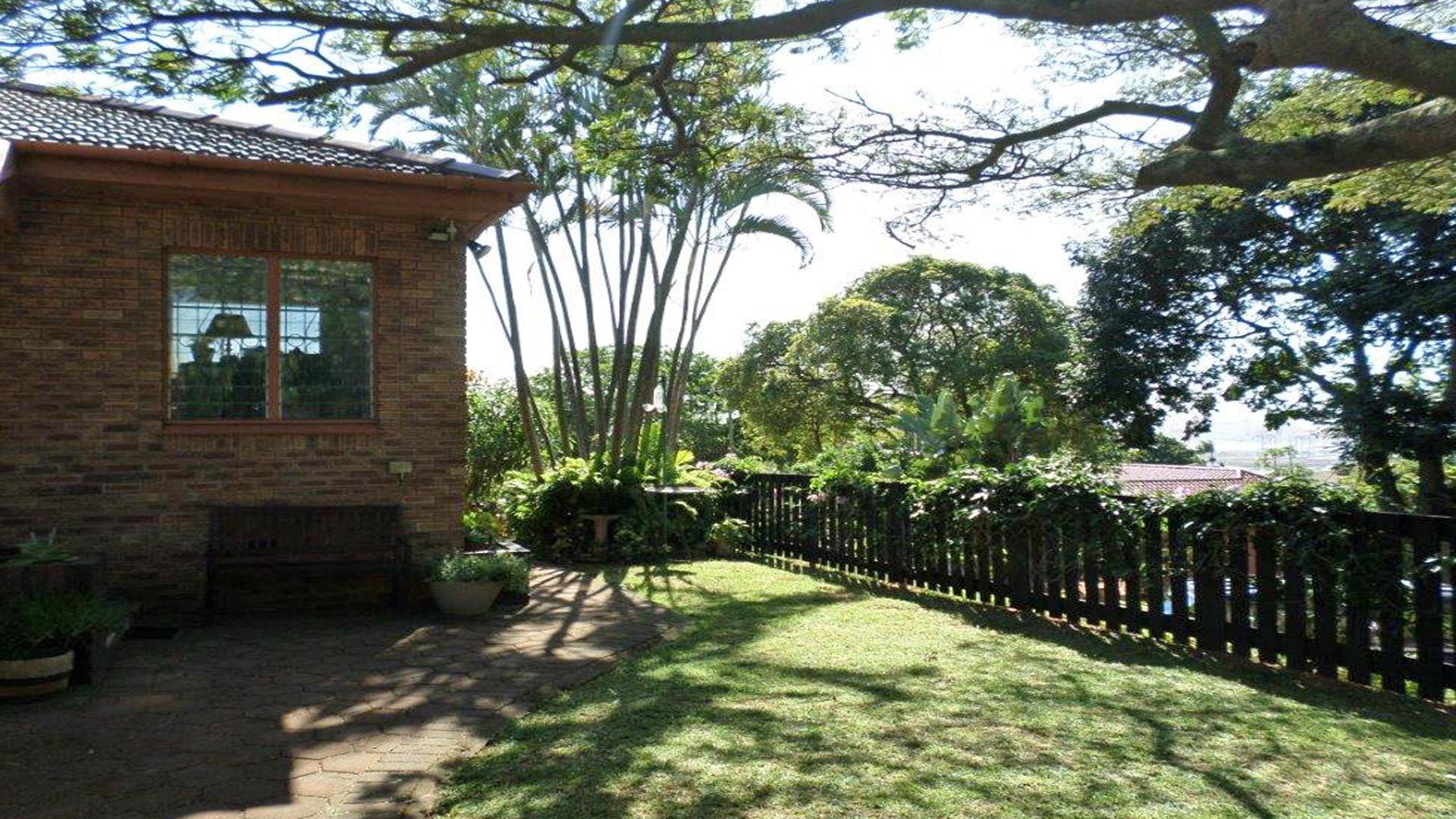 Front View of property in Bluff