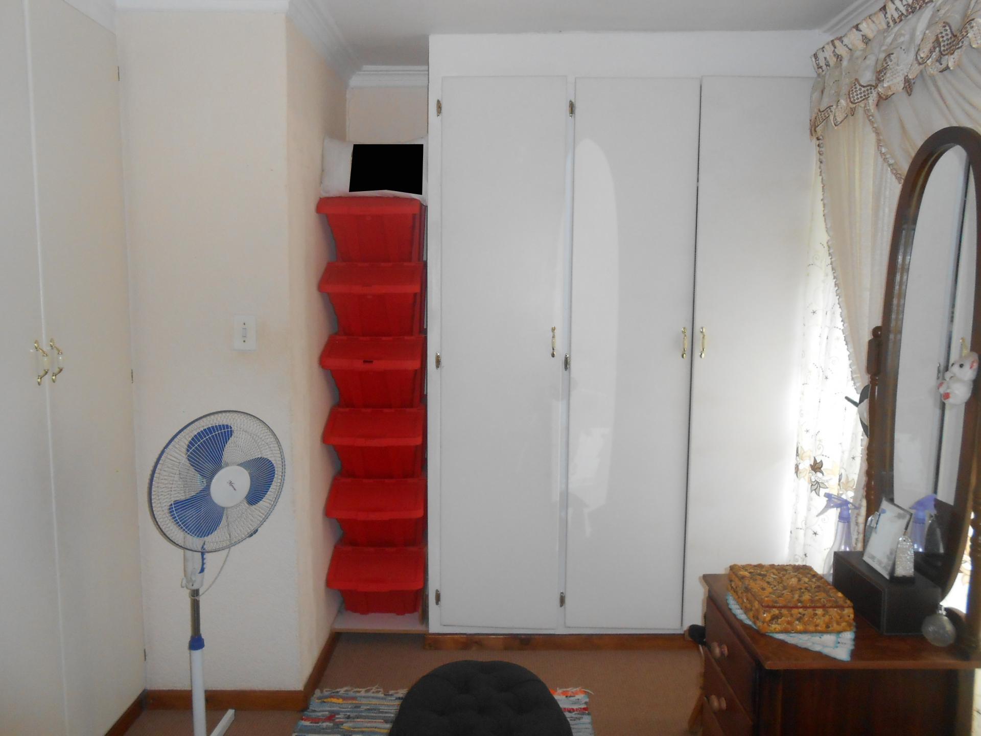 Main Bedroom - 23 square meters of property in Minnebron