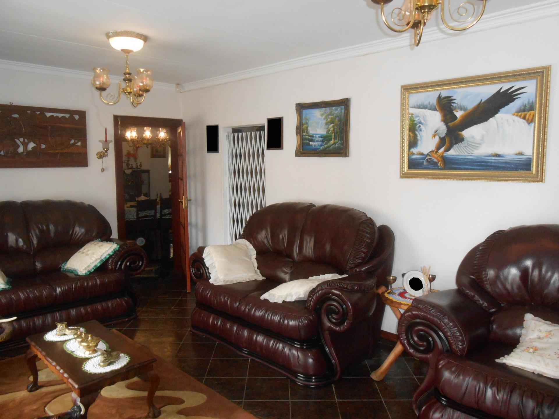 Lounges - 45 square meters of property in Minnebron