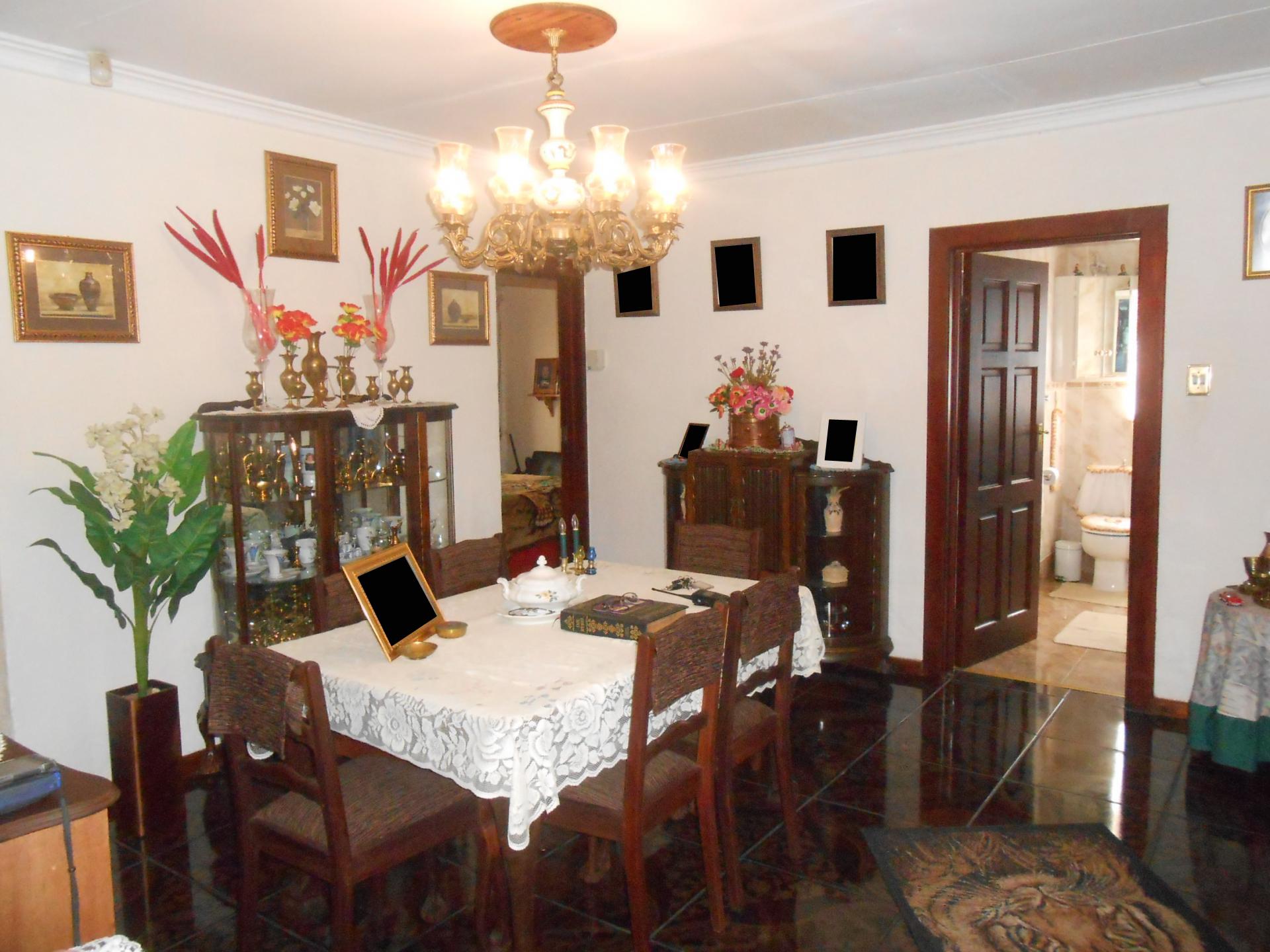 Dining Room - 16 square meters of property in Minnebron