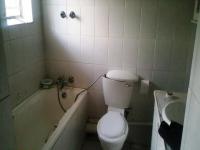 Bathroom 2 - 4 square meters of property in Comet