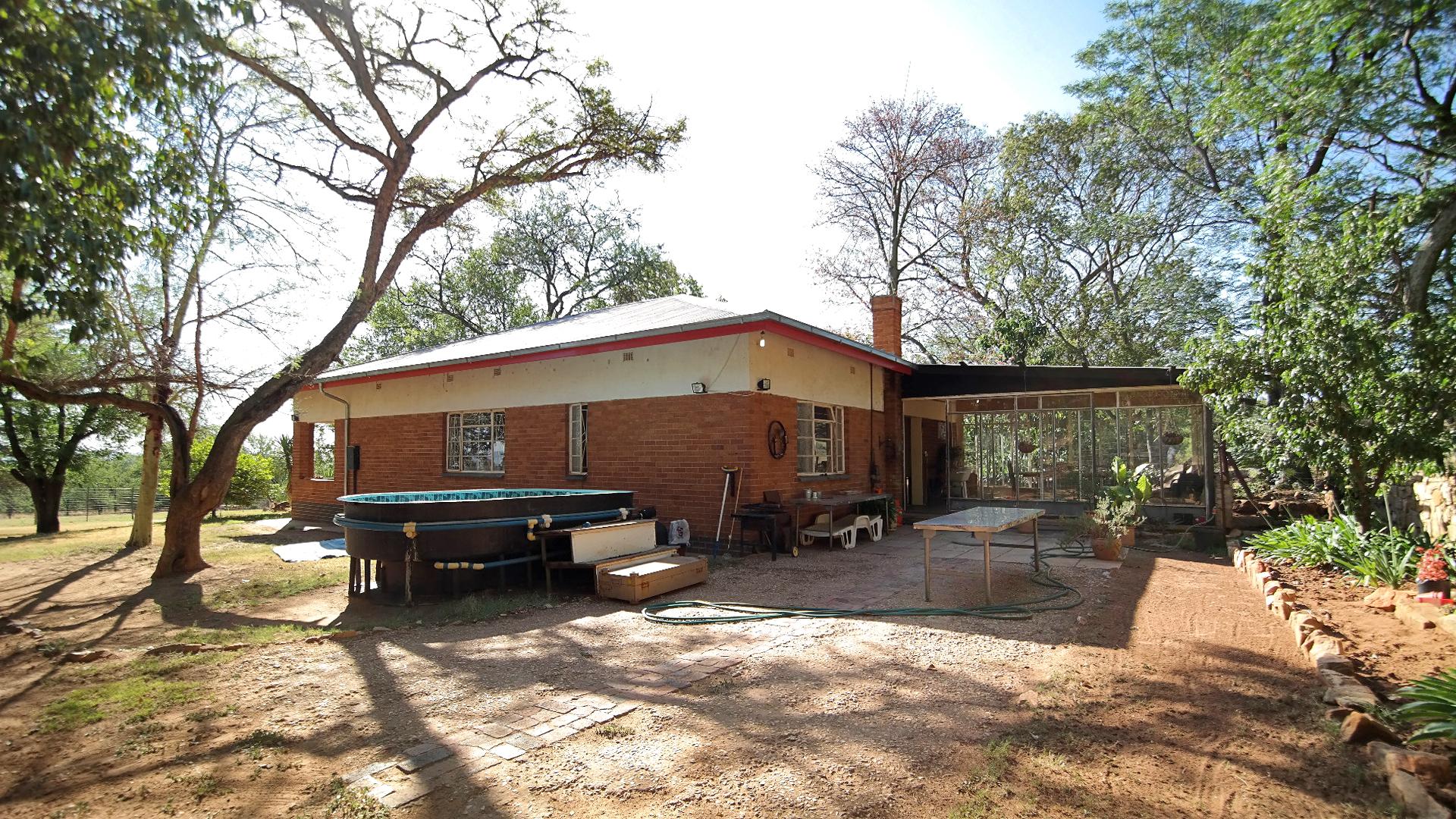 Backyard of property in Pienaarspoort