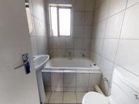 Bathroom 1 of property in Klippoortjie AH